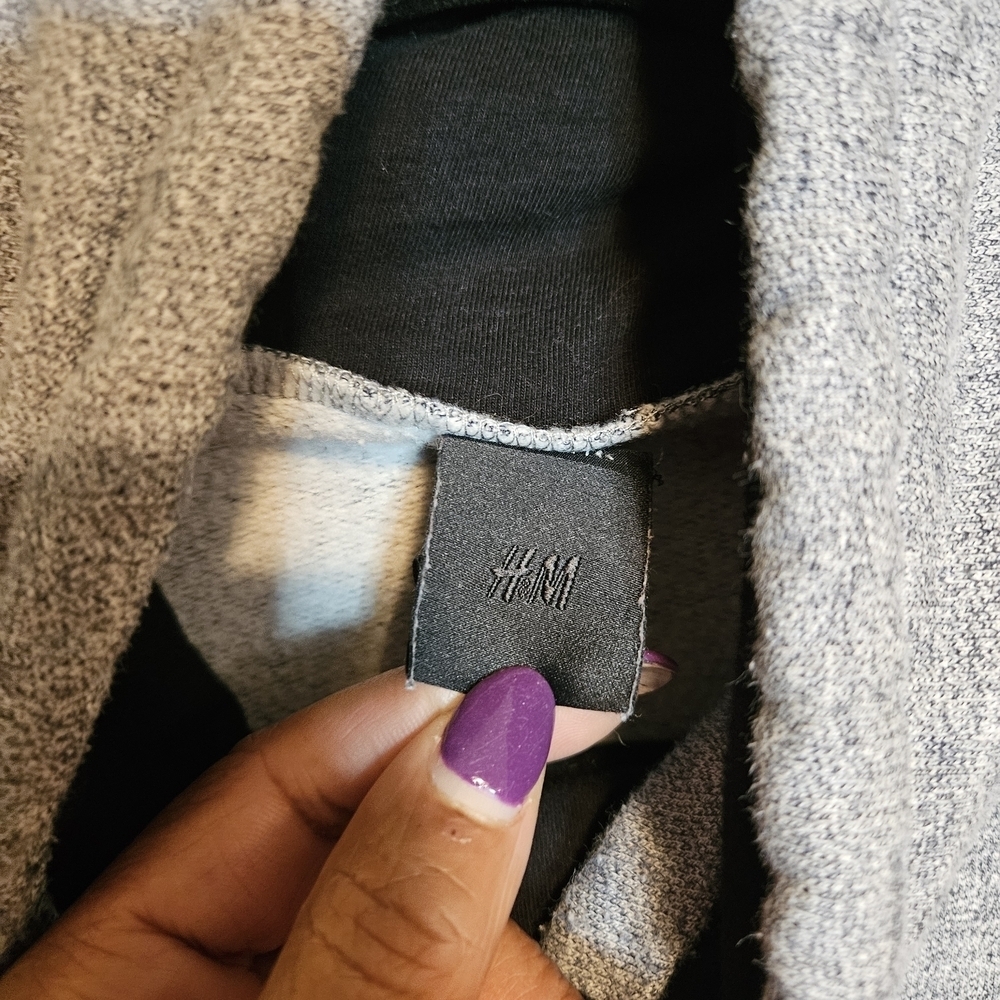 H&M Cozy Gray Funnel Neck Sweatshirt | Size XL | Soft, Stylish & Comfortable - Picture 5 of 5